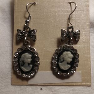 Vintage 90's Cameo Earrings